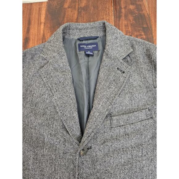 Daniel Cremieux gray herringbone blazer. Wool and cashmere . Mens Size Medium - Picture 2 of 11